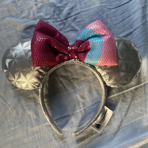 Disney Accessories - Discontinued Epcot Spaceship Earth Bubble Gum Wall Minnie Mouse Ears